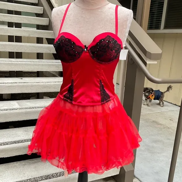 🤎 🛌 Red satin Bustier corset black lace with sparkle fits 34-36 B or C Med nWT