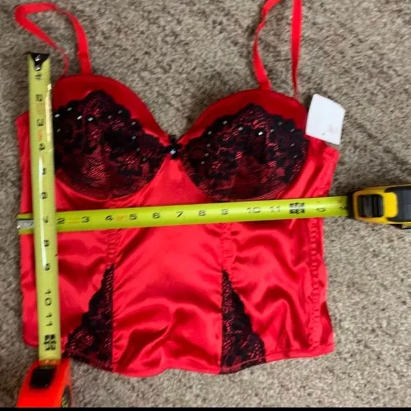 🤎 🛌 Red satin Bustier corset black lace with sparkle fits 34-36 B or C Med nWT