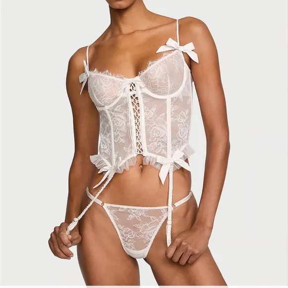 0253 NWT Victoria Secret Elegant Lace Lingerie top only  in White M