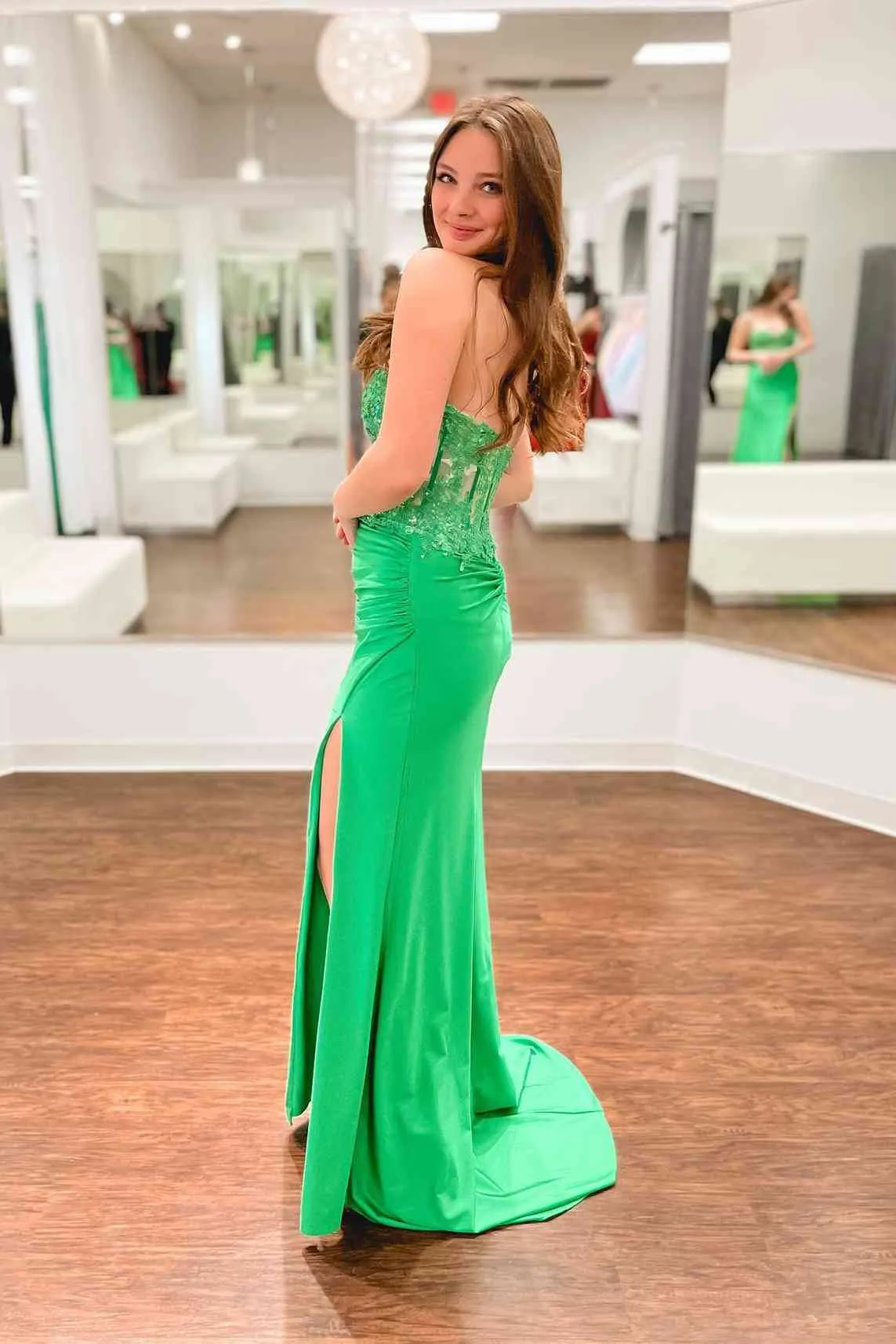 2025 Long Corset Lace Green Prom Dress Sweetheart Applique with Slit