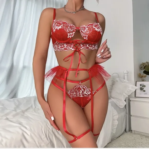 2025 New Sexy Women Embroidery Lingerie Bra Set Lace Strap Babydoll with Garter