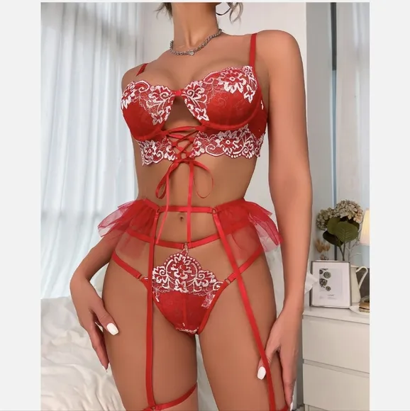 2025 New Sexy Women Embroidery Lingerie Bra Set Lace Strap Babydoll with Garter