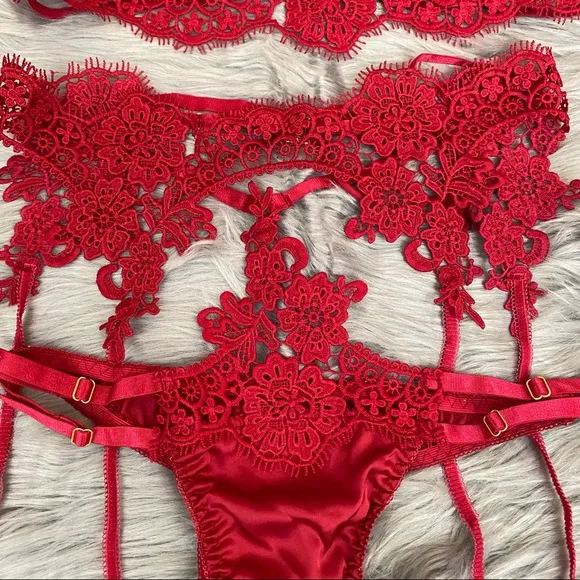3 Pcs Red Lace Bra Panty Garter Belt Lingerie Set