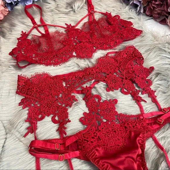 3 Pcs Red Lace Bra Panty Garter Belt Lingerie Set