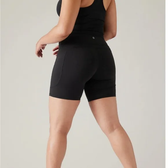 Athleta Ultimate Stash II 9” High Rise Black Biker Shorts Size XXS Workout New