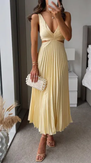 Beatriz® | Pleated Long Dress With A Cut Out Waist