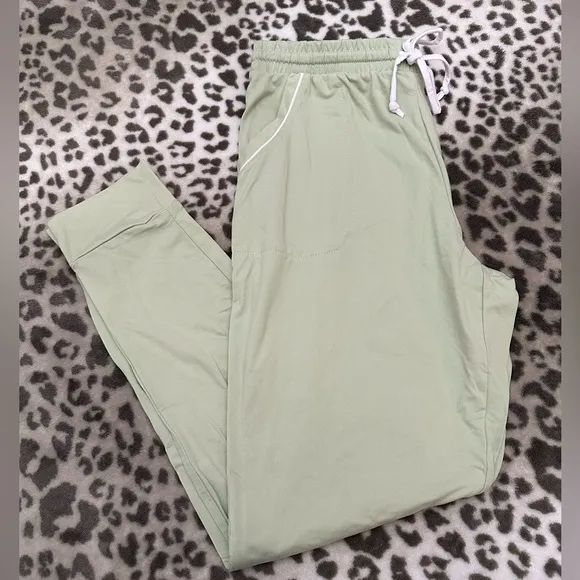 Born Sleepwear 2 Piece Tank Pants Set in Green Size Small