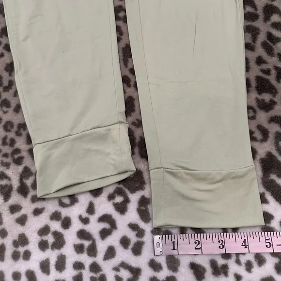 Born Sleepwear 2 Piece Tank Pants Set in Green Size Small