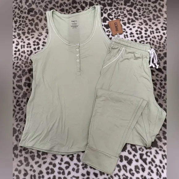 Born Sleepwear 2 Piece Tank Pants Set in Green Size Small