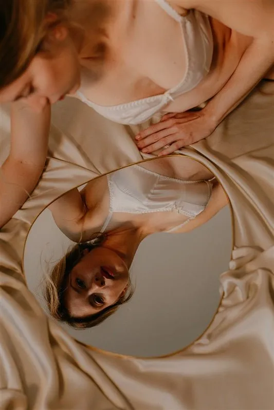Camille, Bralette in satin silk and lace