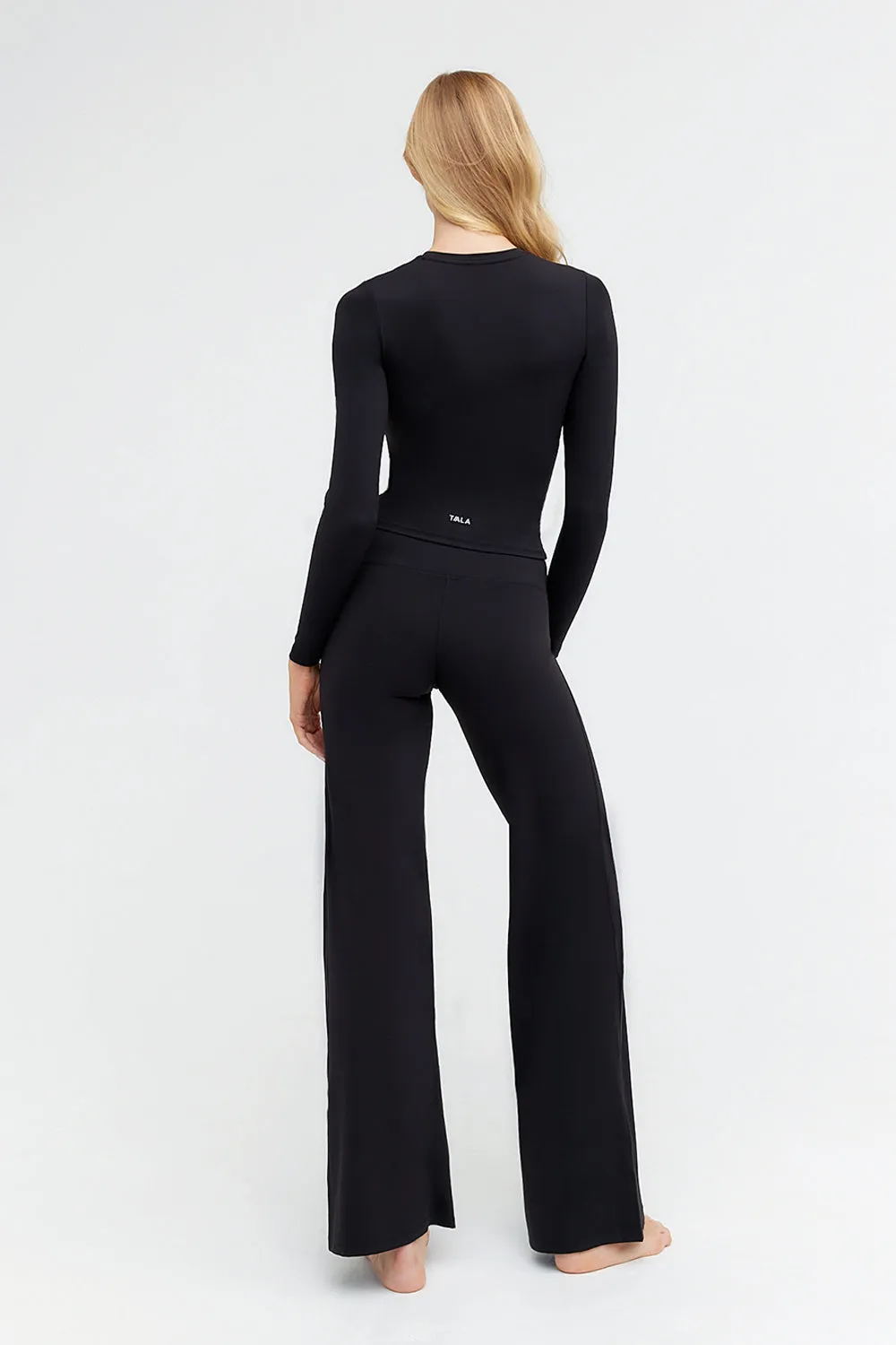 DAYFLEX BUILT-IN SUPPORT ESSENTIAL LONG SLEEVE TOP - SHADOW BLACK