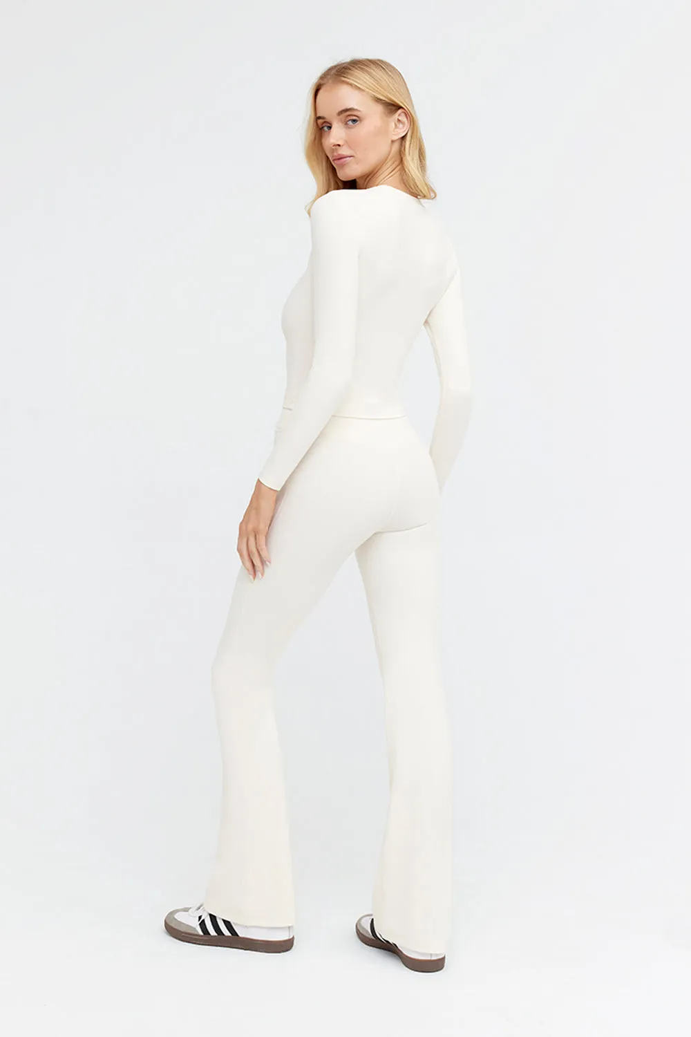 DAYFLEX ESSENTIAL LONG SLEEVE TOP - BUTTERMILK