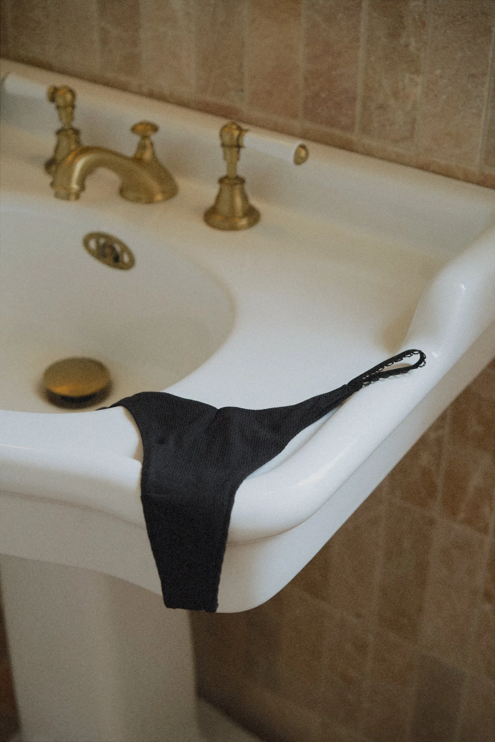 EDNAH Full Thong in Black
