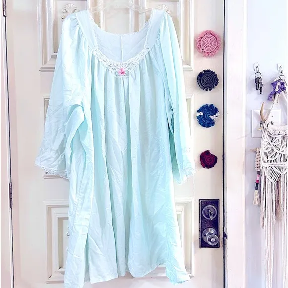 Elegant Silky Pastel Nightgown ¾Sleeves Gown w/Lacy Trimmings Sweet Rose Flower