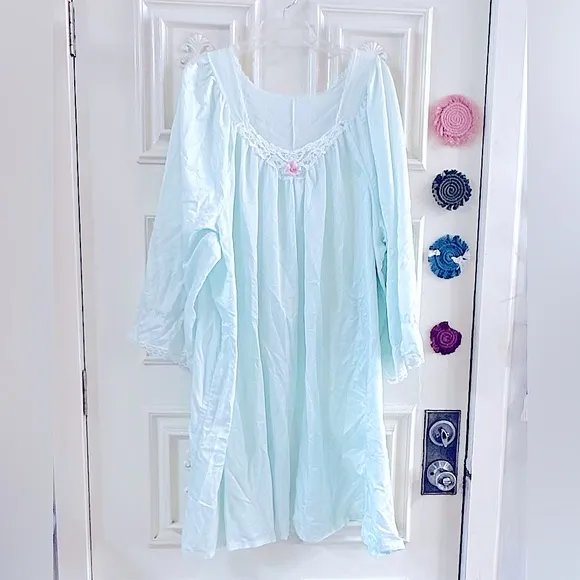 Elegant Silky Pastel Nightgown ¾Sleeves Gown w/Lacy Trimmings Sweet Rose Flower