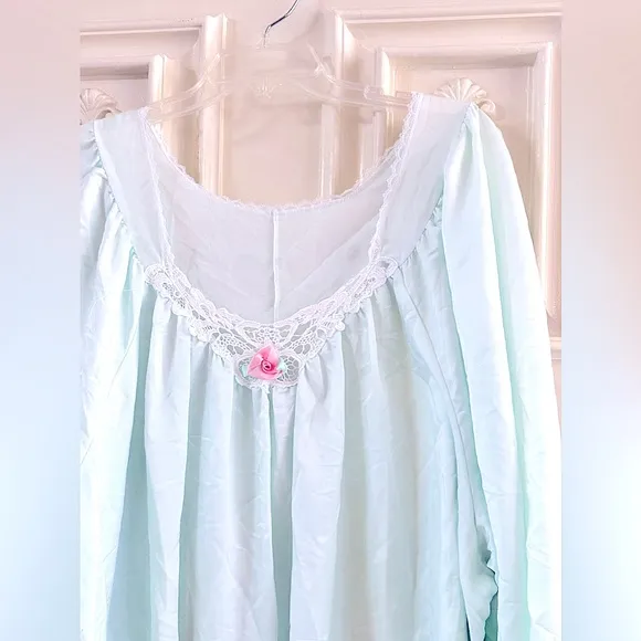 Elegant Silky Pastel Nightgown ¾Sleeves Gown w/Lacy Trimmings Sweet Rose Flower