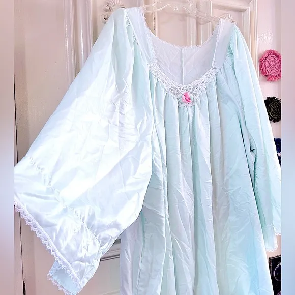 Elegant Silky Pastel Nightgown ¾Sleeves Gown w/Lacy Trimmings Sweet Rose Flower
