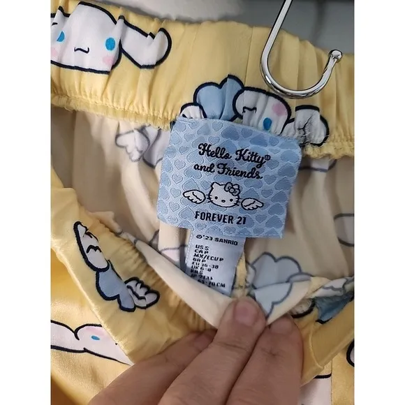 Forever 21 Hello Kitty &amp; Friends Cinnamon roll Pajama Pats Set Size Small RARE