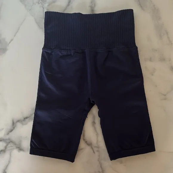 Free People Good Karma Biker Short Stretch Compression Navy NWOT Mid length XS/S