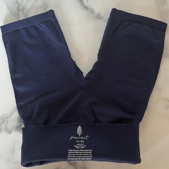 Free People Good Karma Biker Short Stretch Compression Navy NWOT Mid length XS/S