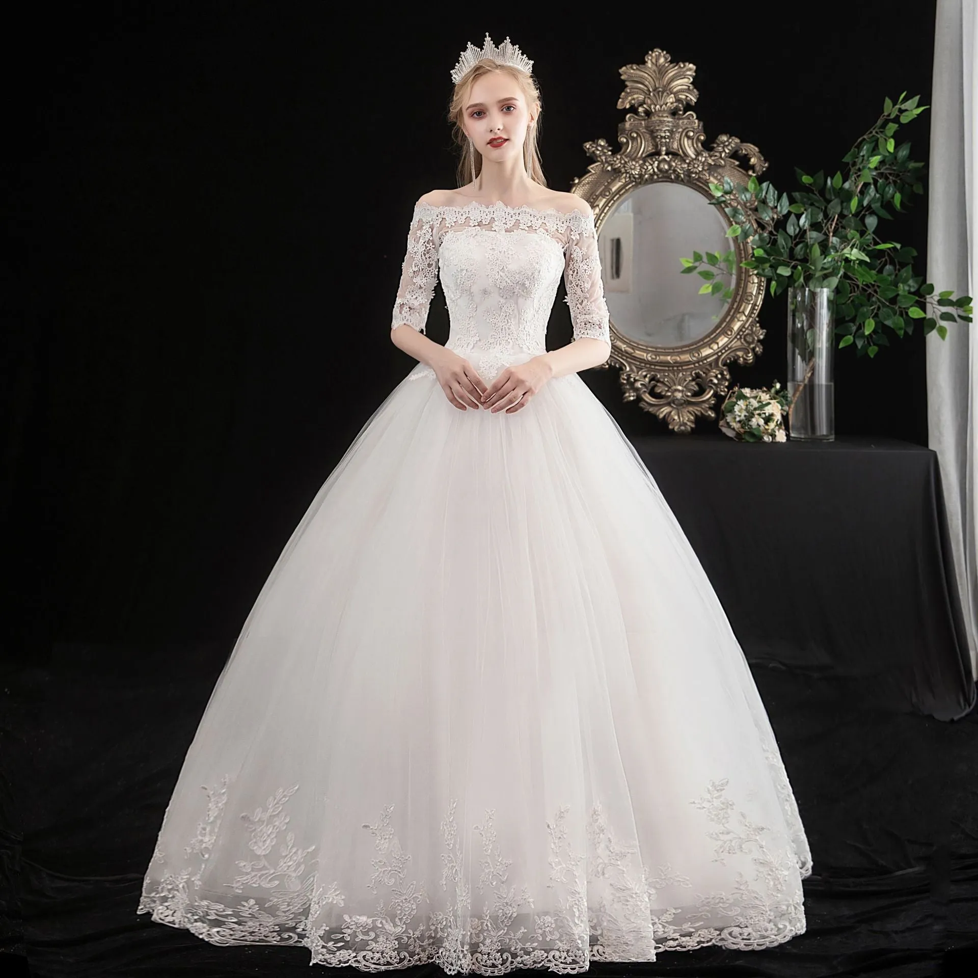 Half-sleeve Red Wedding Dress Lace Up Bride Plus Size Wedding Dresses