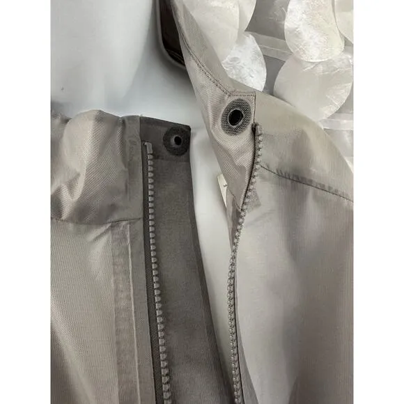 HOKA ONE ONE Woman’s XS Performance shield jacket long sleeves front Grey Lurk