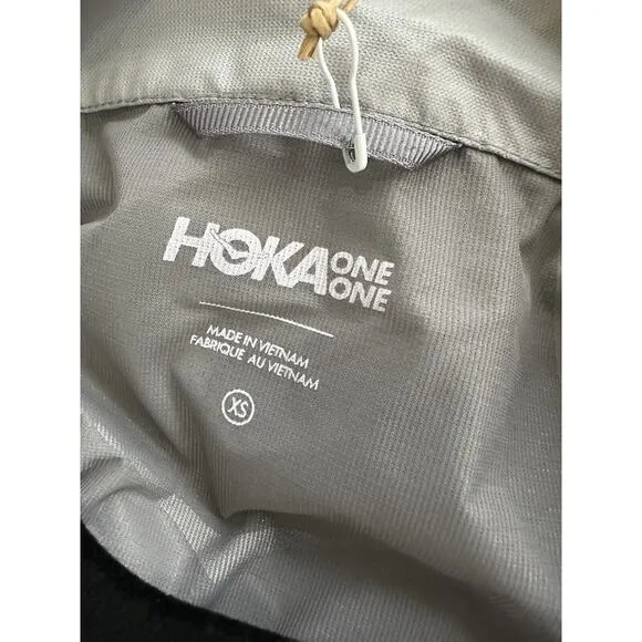 HOKA ONE ONE Woman’s XS Performance shield jacket long sleeves front Grey Lurk
