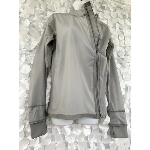 HOKA ONE ONE Woman’s XS Performance shield jacket long sleeves front Grey Lurk