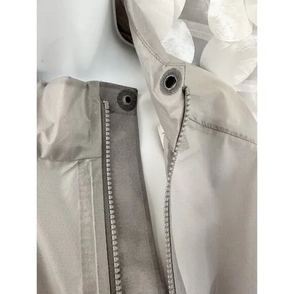 HOKA ONE ONE Woman’s XS Performance shield jacket long sleeves front Grey Lurk