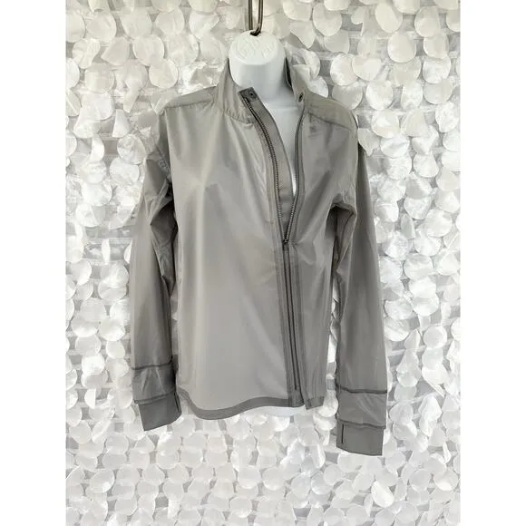 HOKA ONE ONE Woman’s XS Performance shield jacket long sleeves front Grey Lurk