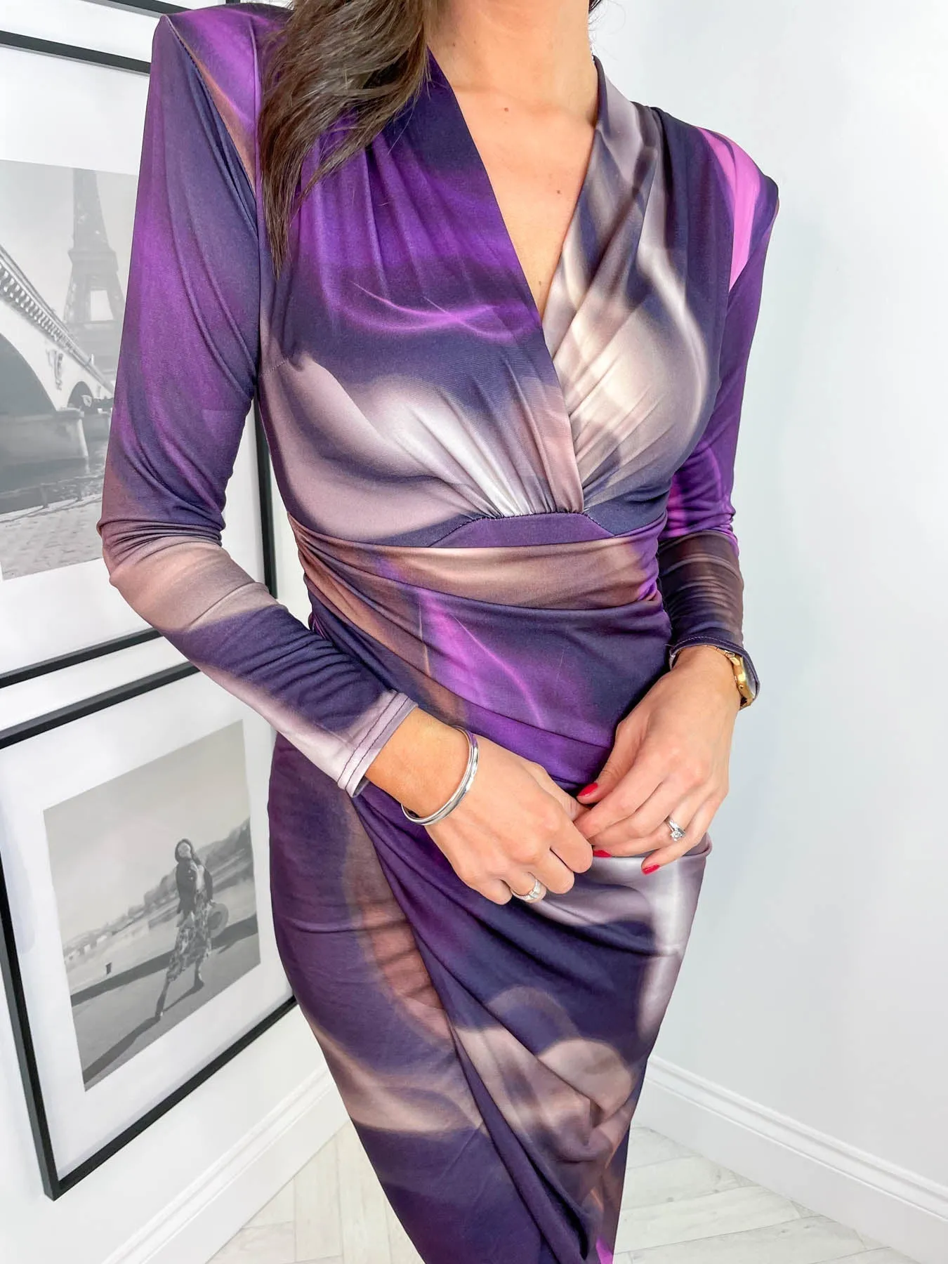 Izar® | Chic Midi Dress With A V-Neck And Slit