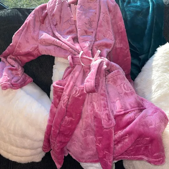 Juicy Couture Pink Plush Robe Intimates &amp; Sleepwear