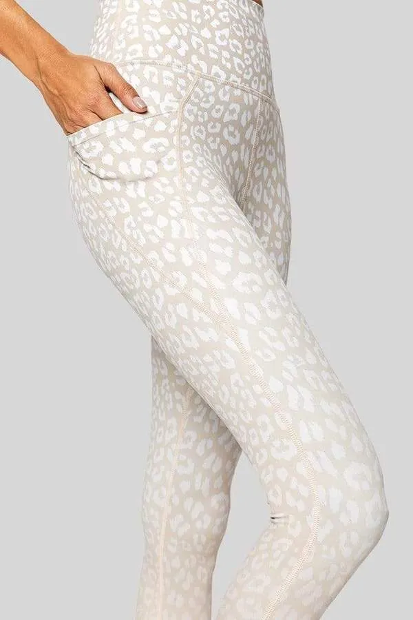 Lili 3/4 Legging – White Sand Leopard Ombre