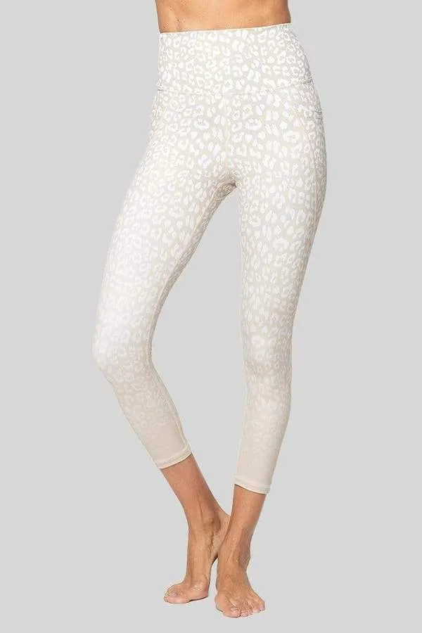 Lili 3/4 Legging – White Sand Leopard Ombre