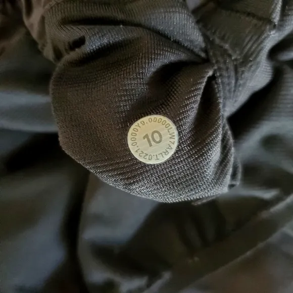 LULULEMON Hotty Hot Black Low-Rise 2.5&quot; Lined Performance Running Shirts Size 10