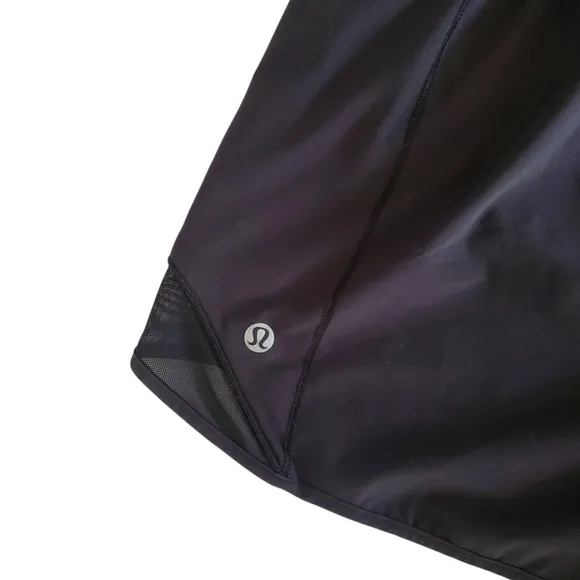 LULULEMON Hotty Hot Black Low-Rise 2.5&quot; Lined Performance Running Shirts Size 10
