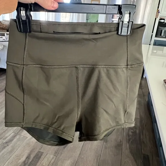 Lululemon In Movement Short  Everlux 2.5” Dark Olive Womens Size 6 NWOT
