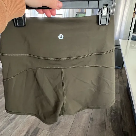 Lululemon In Movement Short  Everlux 2.5” Dark Olive Womens Size 6 NWOT