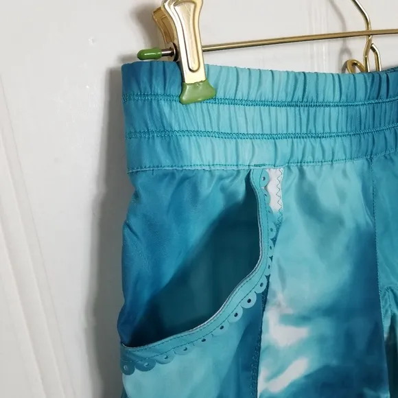 Lululemon Shorts Womens Size 4 Aqua Blue Paradise Surge Waterfall Surf Beach