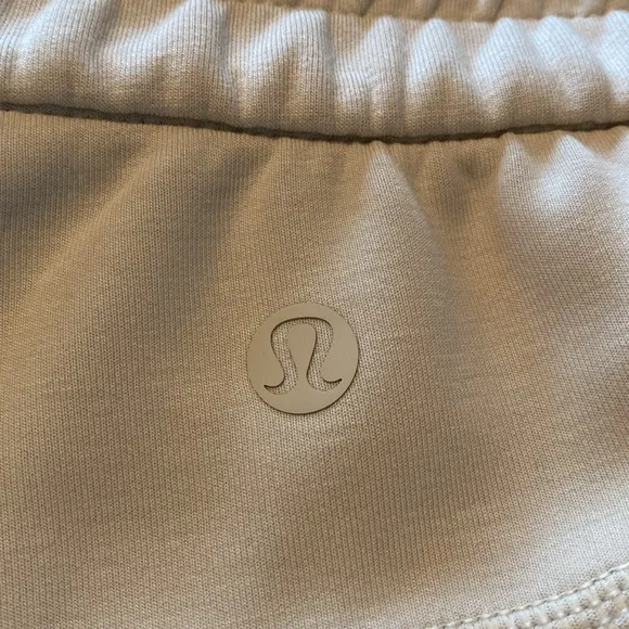 Lululemon Softstream high-rise shorts 4” and lululemon snap bag