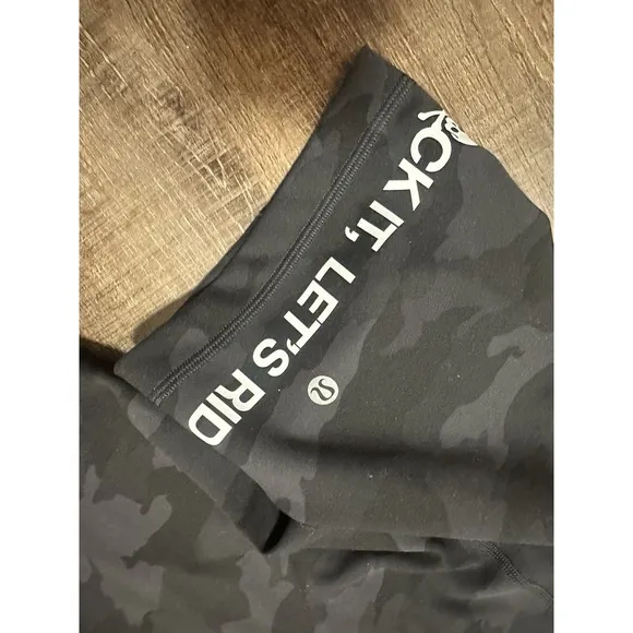 Lululemon Soul Cycle Collab Gray Camo Bike Shorts Size 6