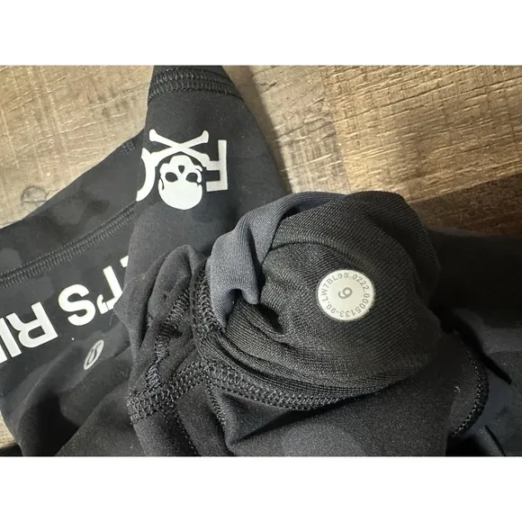 Lululemon Soul Cycle Collab Gray Camo Bike Shorts Size 6
