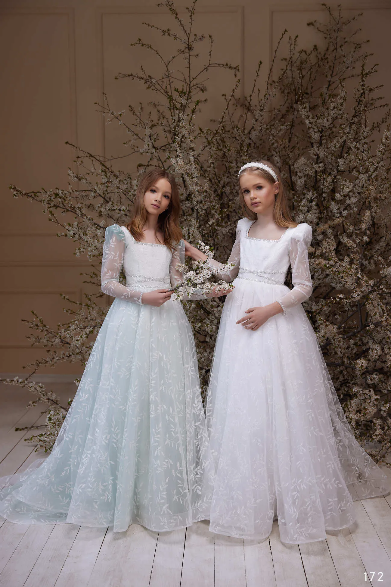 Marion Romantic Girl Dress with Long Sleeves