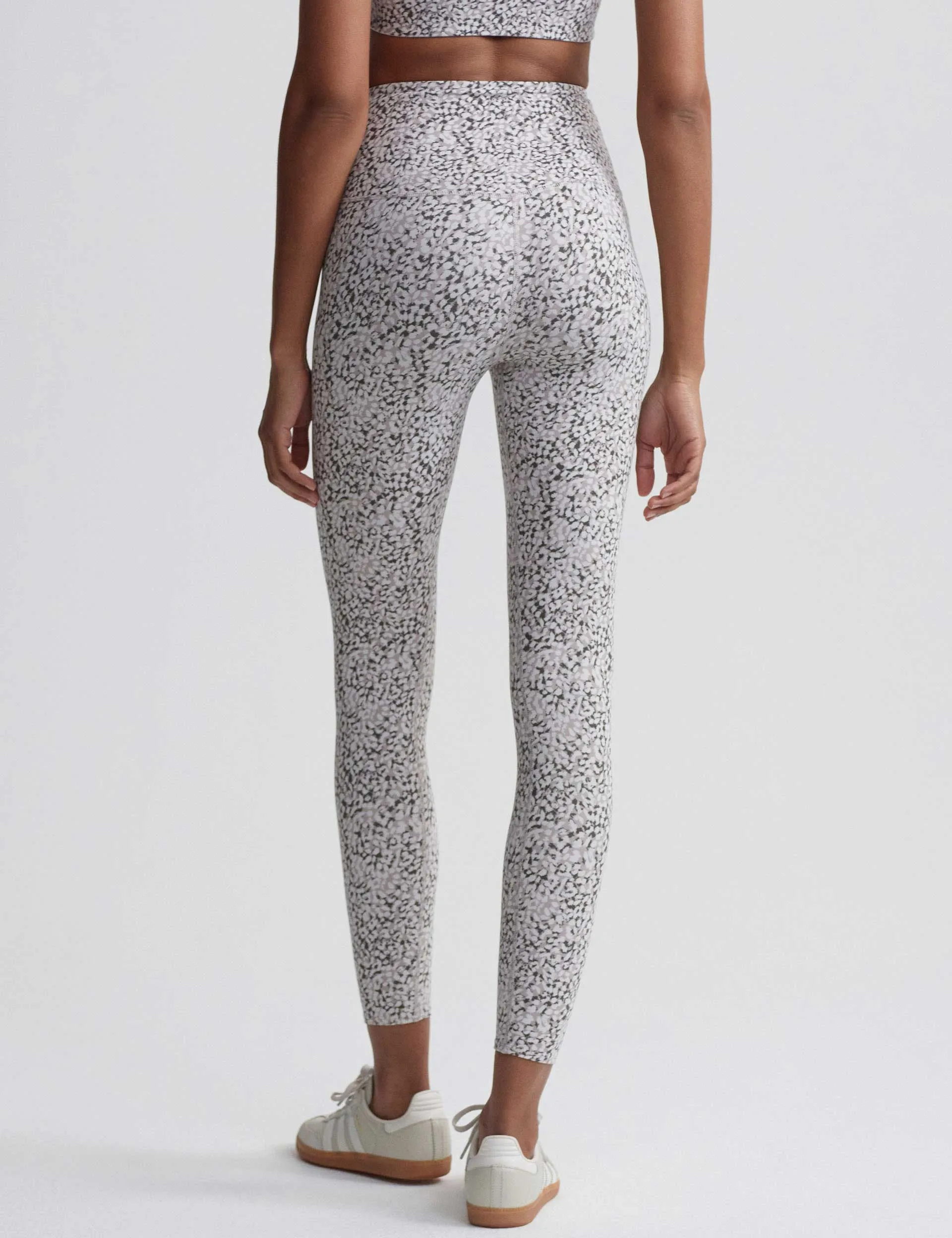 Move Super High Waisted Legging 25" - Mono Distorted Cheetah