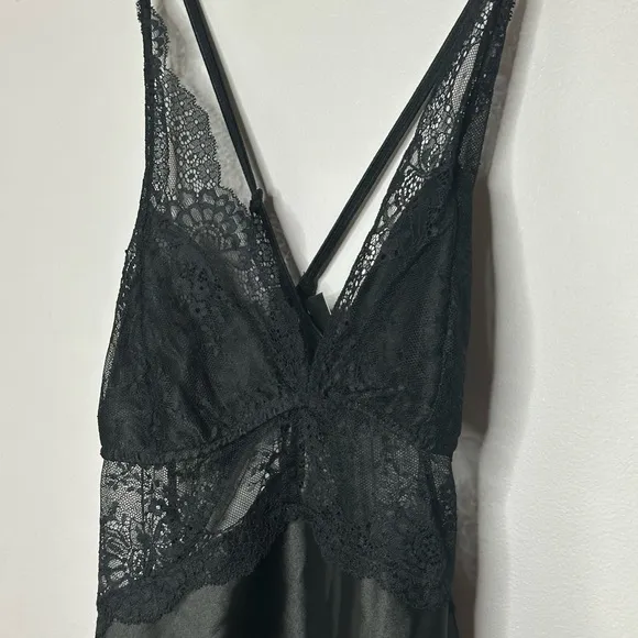 New Frederick’s Of Hollywood Elegant Black Lace Sleepwear Sexy lingerie Sz XL