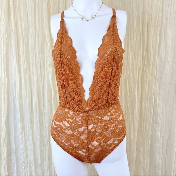 New Free People We Are HAH Revolve Comin’ In‎ HAHt Lace Body Suit Brown Sugar XS