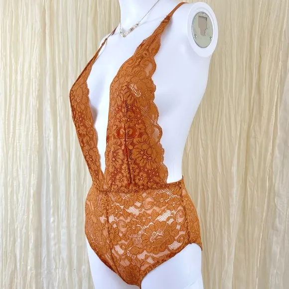 New Free People We Are HAH Revolve Comin’ In‎ HAHt Lace Body Suit Brown Sugar XS