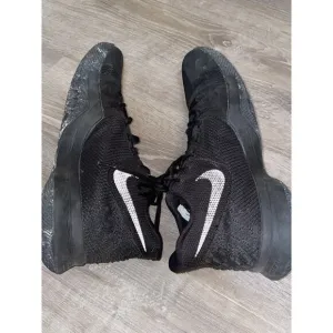 Nike Kyrie 3 Triple Black 852395-005 size 11.5 GS Marble Oreo Basketball Irving