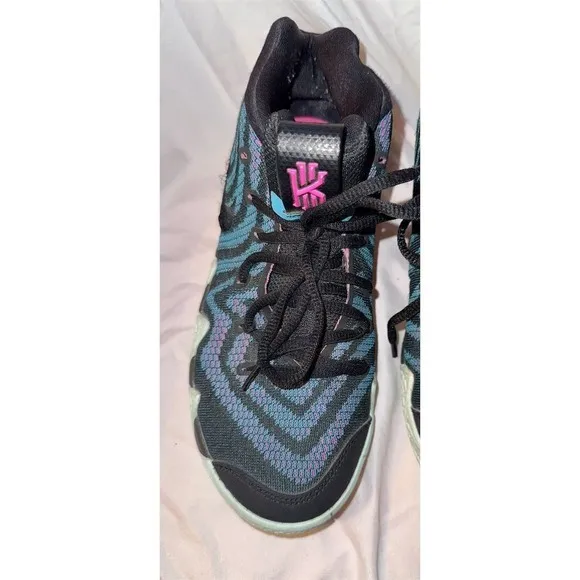 Nike Kyrie 4 80s Kids Basketball Shoes Black Fuchsia Size 6Y