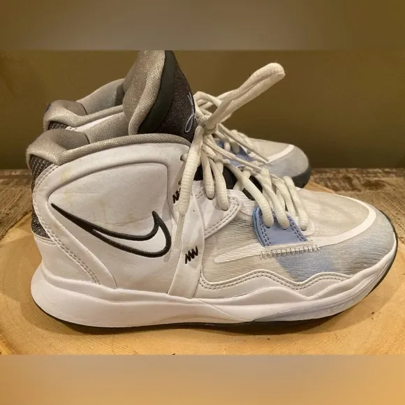 Nike Kyrie Infinity (GS) Basketball White Light Marine DD0334-102 Youth Sz 4Y GC